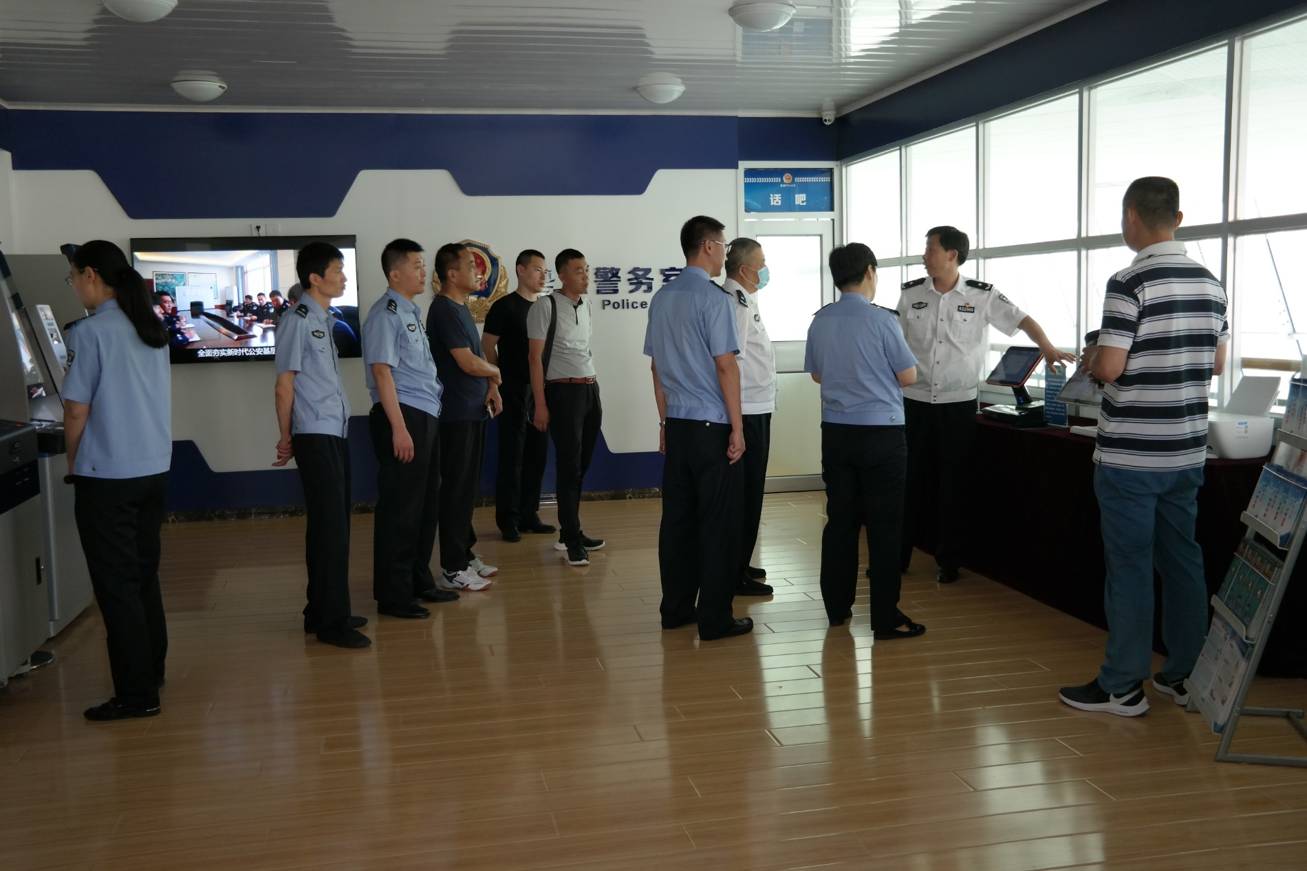 20200721青岛市公安局到隐珠派出所观摩交流 (2).JPG